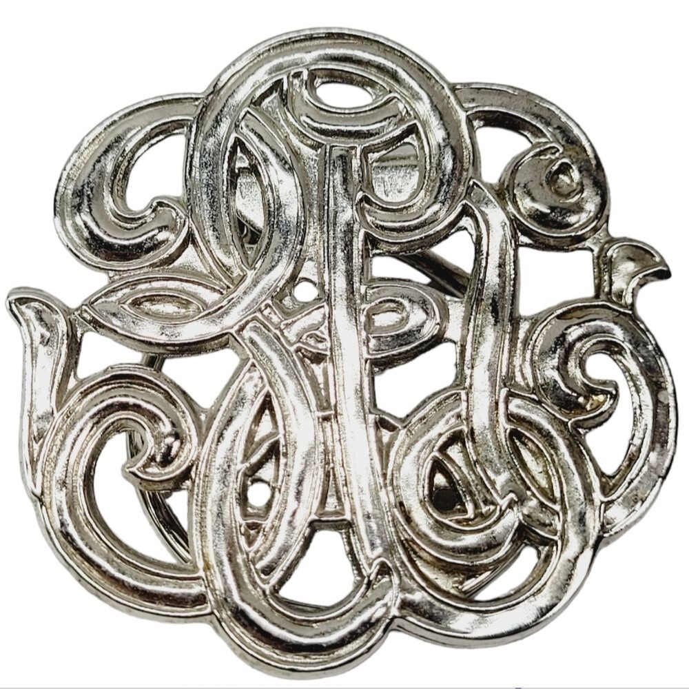 * Scarf jewelry circular squiggly lines scarf clip 2"X2"